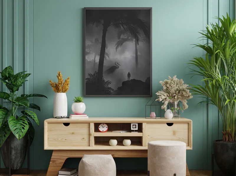 Постер «Темное фэнтези - Цапля» над диваном в гостиной