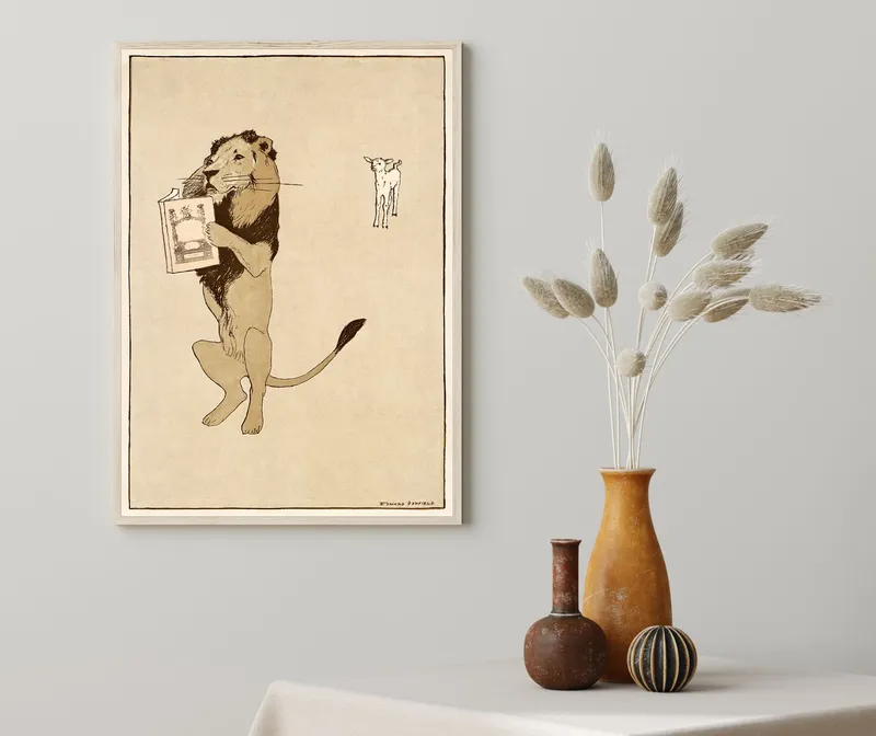 Постер «Лев и книга» над диваном в гостиной