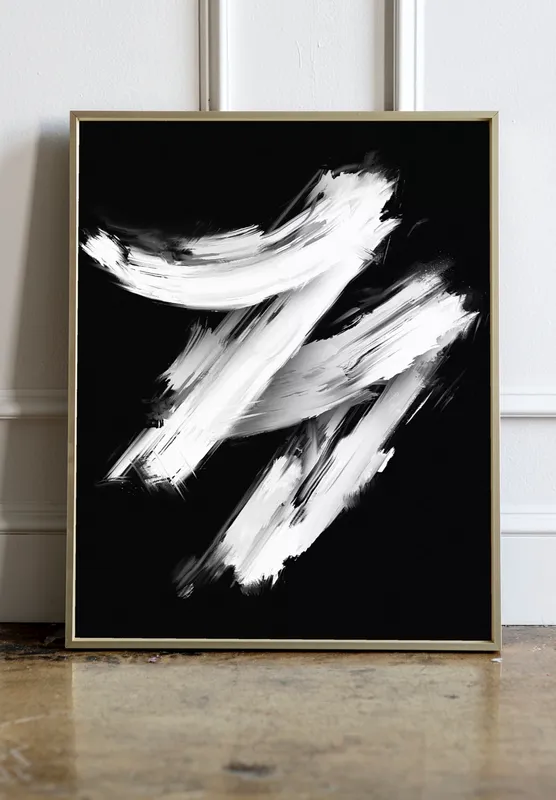 Постер «Жизнь - это черное и белое» на стене в офисе