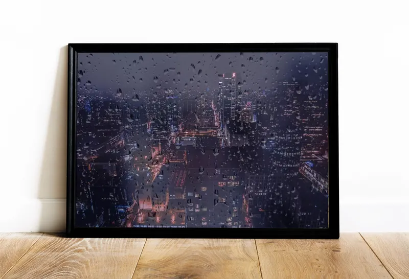 Постер «Дождь за окном» на стене в офисе