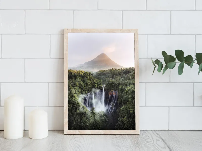 Постер «Вулкан Бромо - Индонезия» на стене в офисе