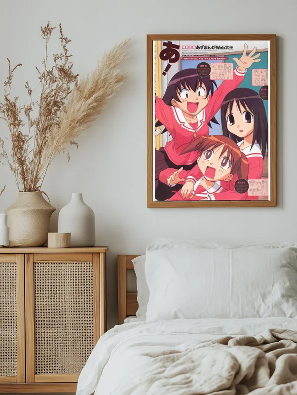 Постер «Адзуманга Дайо. Тиё, Аюму и Томо» над диваном в гостиной