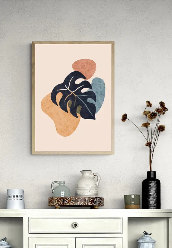 Постер «Лист Монстеры» на стене в офисе