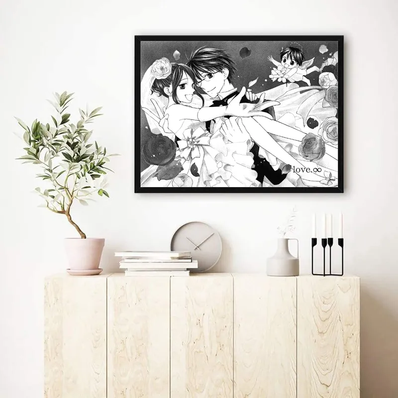 Постер «Опережая поцелуй. Свадебный переполох» над диваном в гостиной