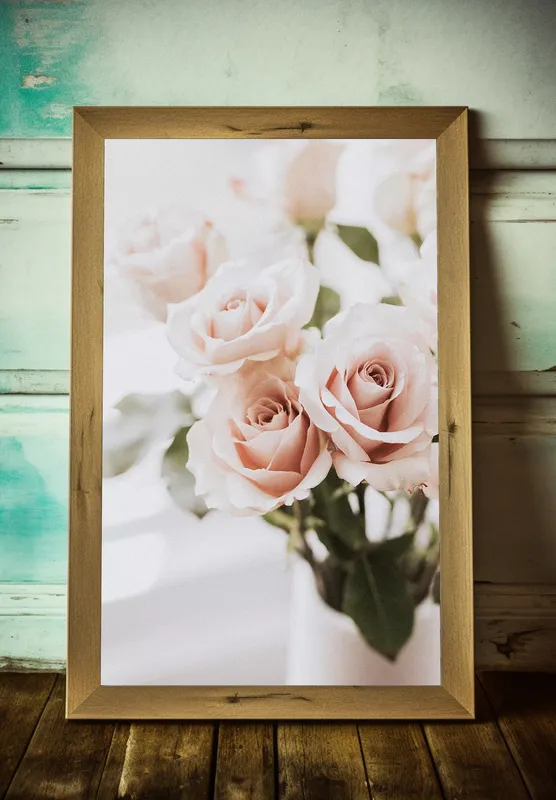Постер «Нежные розы» на стене в офисе