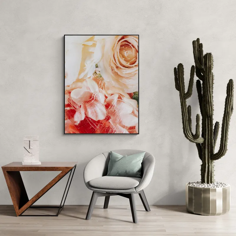 Постер «Розовый микс» на стене в офисе