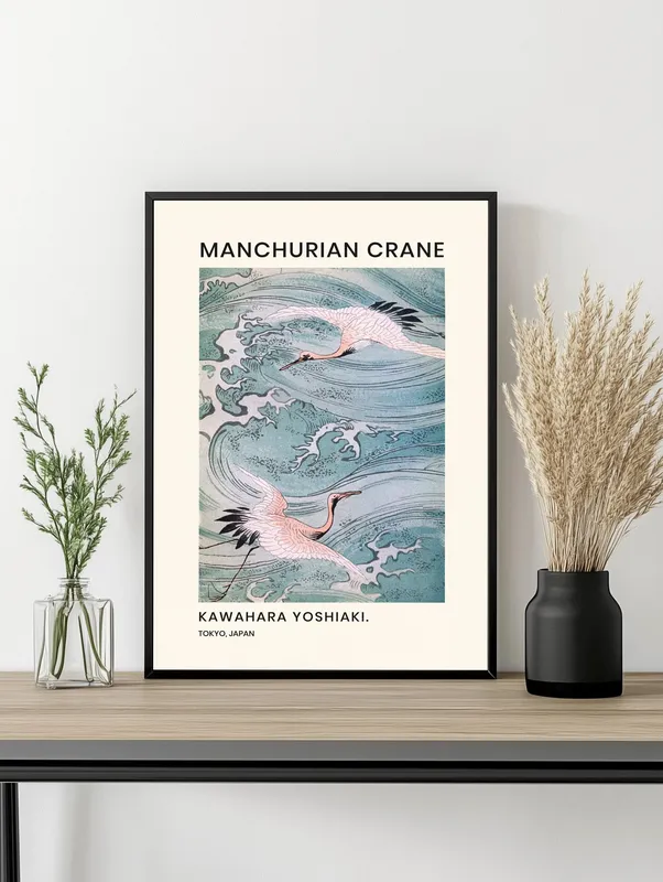 Постер «Японский Журавль» над диваном в гостиной