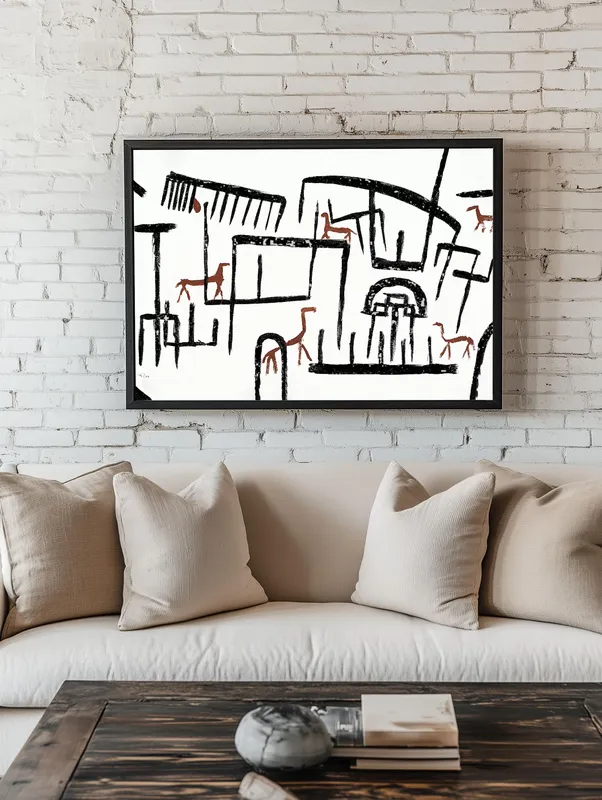 Постер «Животные в вольере» над диваном в гостиной