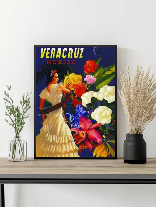 Постер «Мексика» над диваном в гостиной