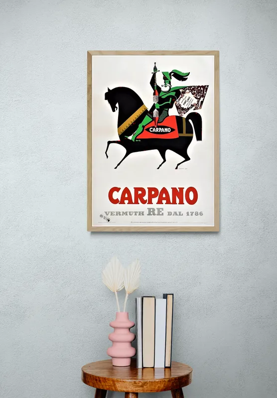 Постер «Рыцарь на коне» на стене в офисе