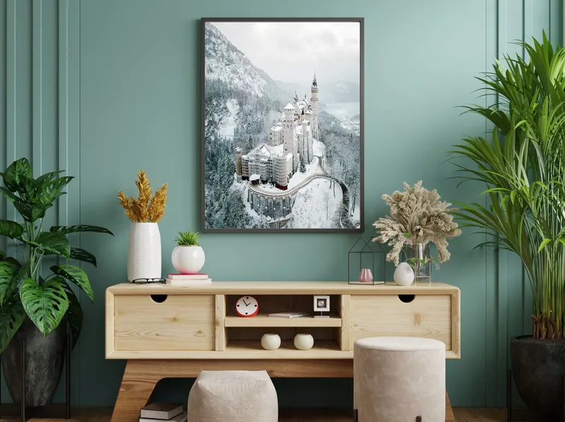 Постер «Замок короля Людвига II» над диваном в гостиной