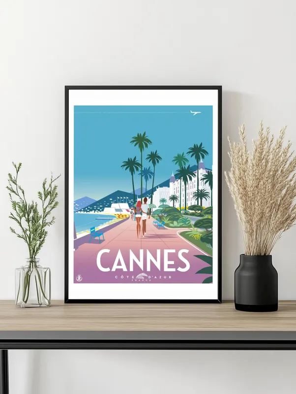 Постер «Канны» над диваном в гостиной