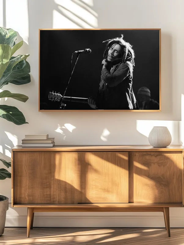 Постер «Боб Марли - Концерт» на стене в офисе