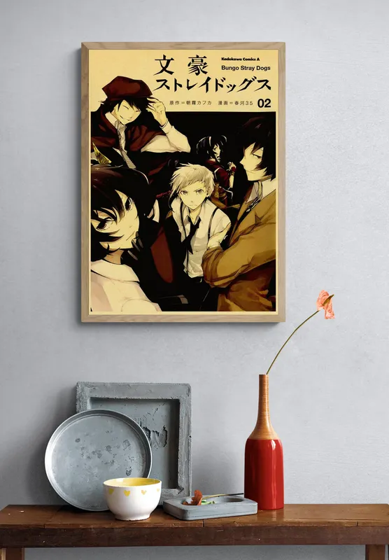 Постер «Великий из бродячих псов» над диваном в гостиной