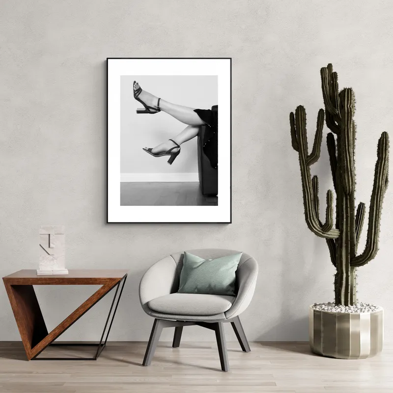 Постер «Летние Туфли» на стене в офисе