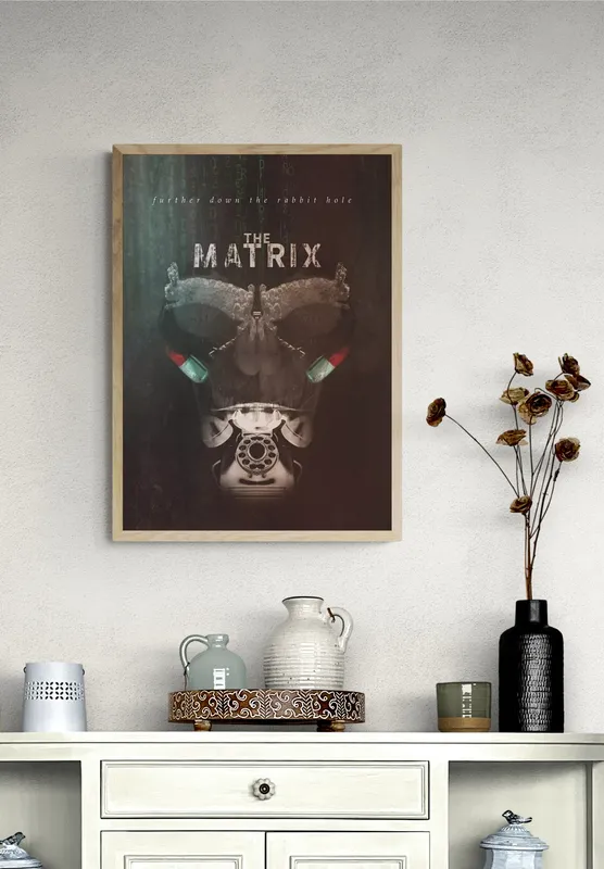 Постер «Матрица» над диваном в гостиной