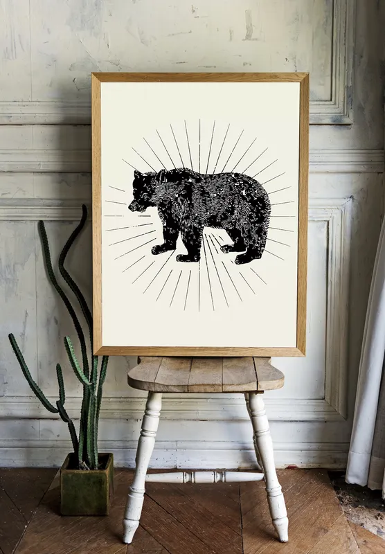 Постер «Большой медведь» на стене в офисе