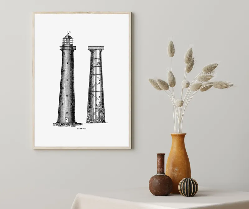 Постер «Маяк на Эдистонских скалах» над диваном в гостиной