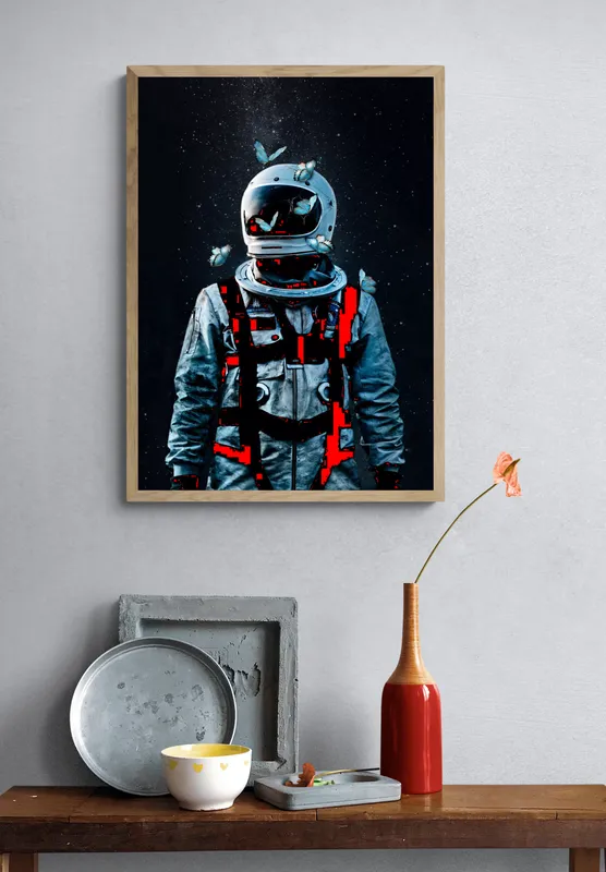 Постер «Астронавт» на стене в офисе