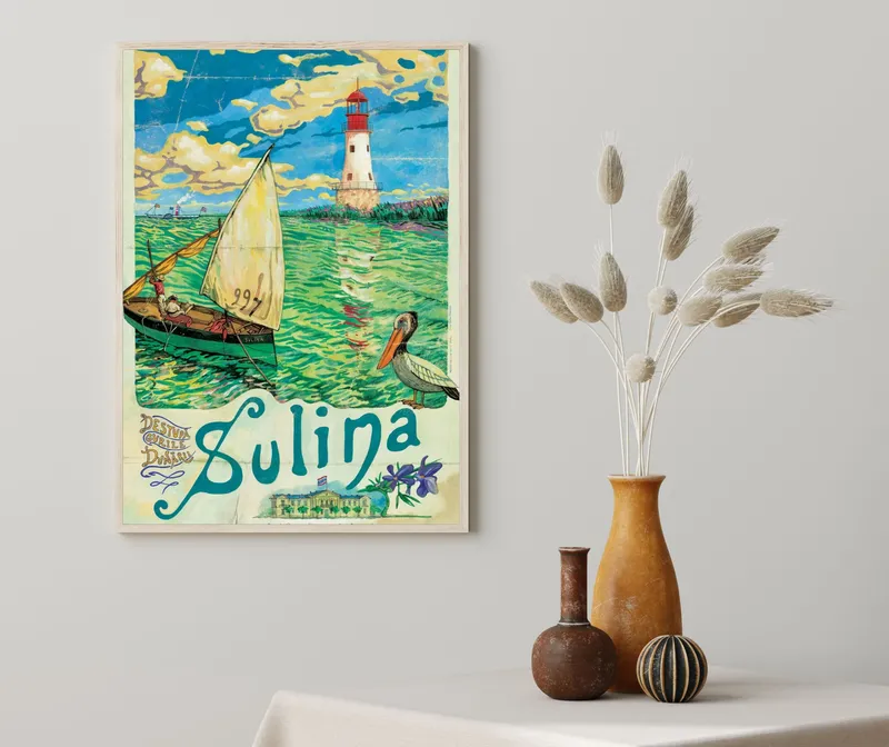 Постер «Лодки - Рыбацкая лодка Sulina, Romania» над диваном в гостиной