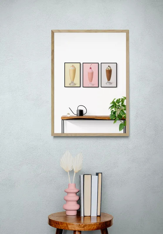 Постер «Набор из трех постеров Десерты» над диваном в гостиной