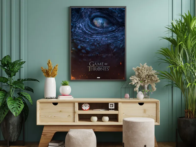 Постер «Игра престолов. Дракон» на стене в офисе