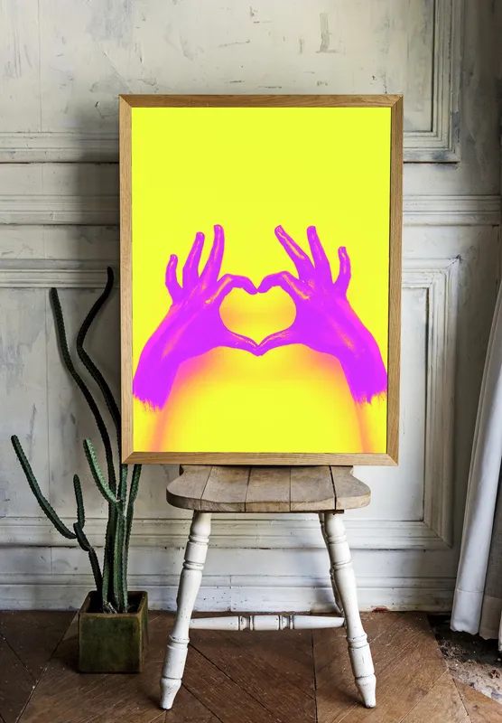 Постер «Постер Руки» на стене в офисе