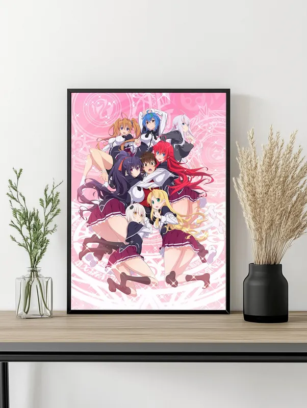 Постер «Демоны старшей школы» над диваном в гостиной