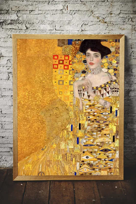 Постер «Густав Климт - Портрет Адели Блох-Бауэр I» над диваном в гостиной