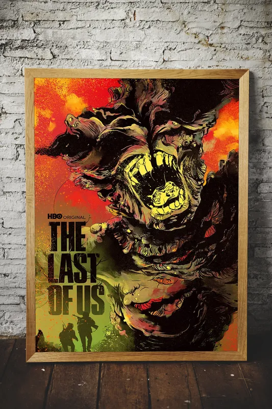 Постер «The Last Of Us. Чудовище» над диваном в гостиной