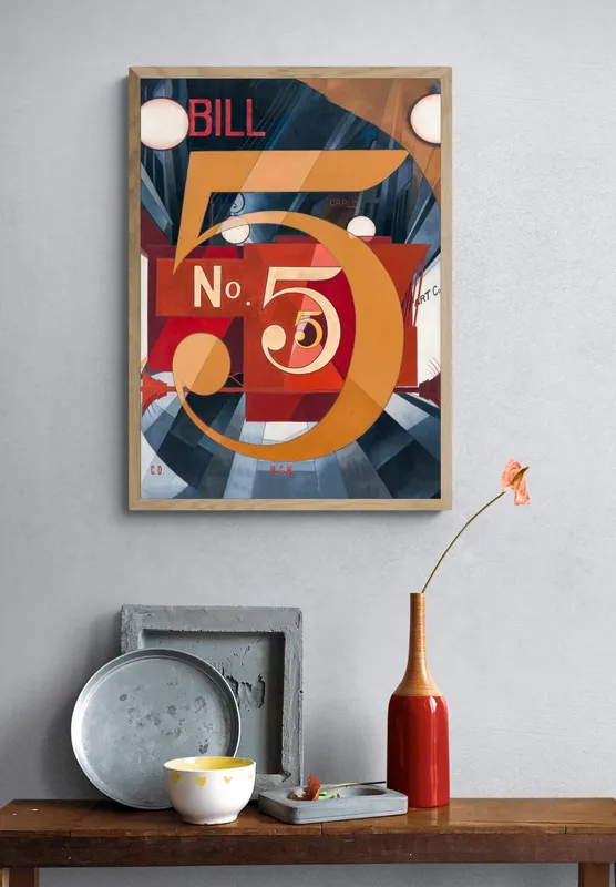 Постер «Геометрия - Золотая пятерка» над диваном в гостиной