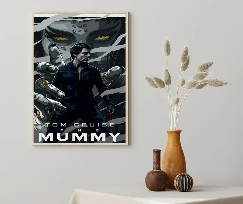 Постер «Мумия - Взгляд» над диваном в гостиной