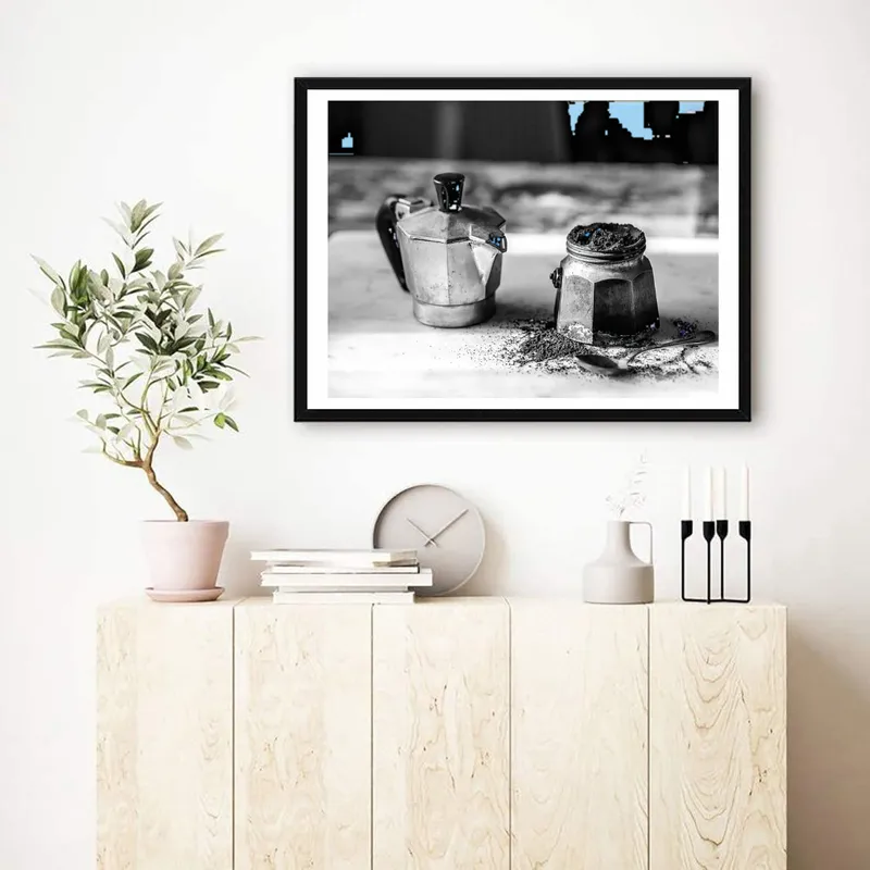 Постер «С ароматом кофе» на стене в офисе