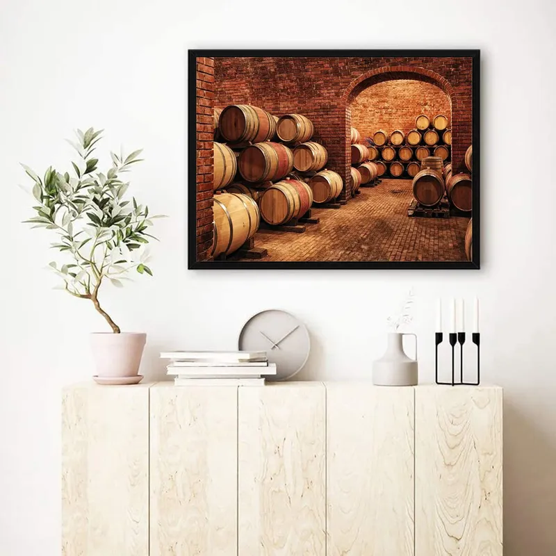 Постер «Бочки в погребе» над диваном в гостиной
