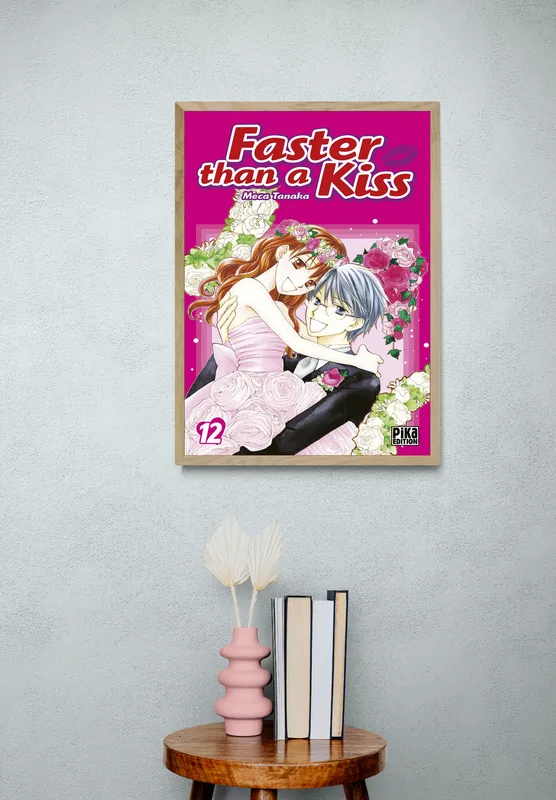 Постер «Опережая поцелуй. Свадьба» над диваном в гостиной