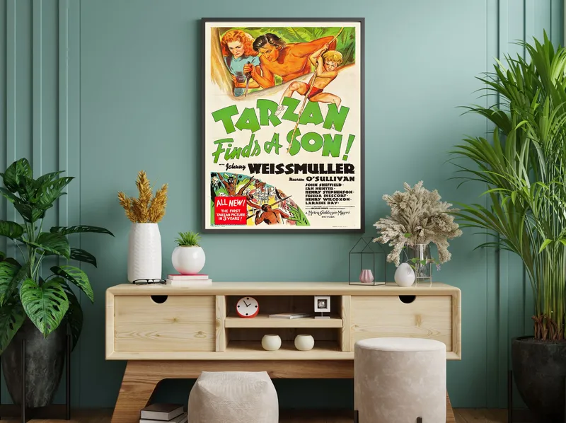 Постер «Тарзан находит сына 1939» на стене в офисе