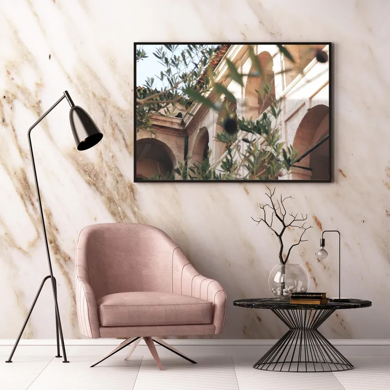 Постер «Ресторан Bona Capona» на стене в офисе