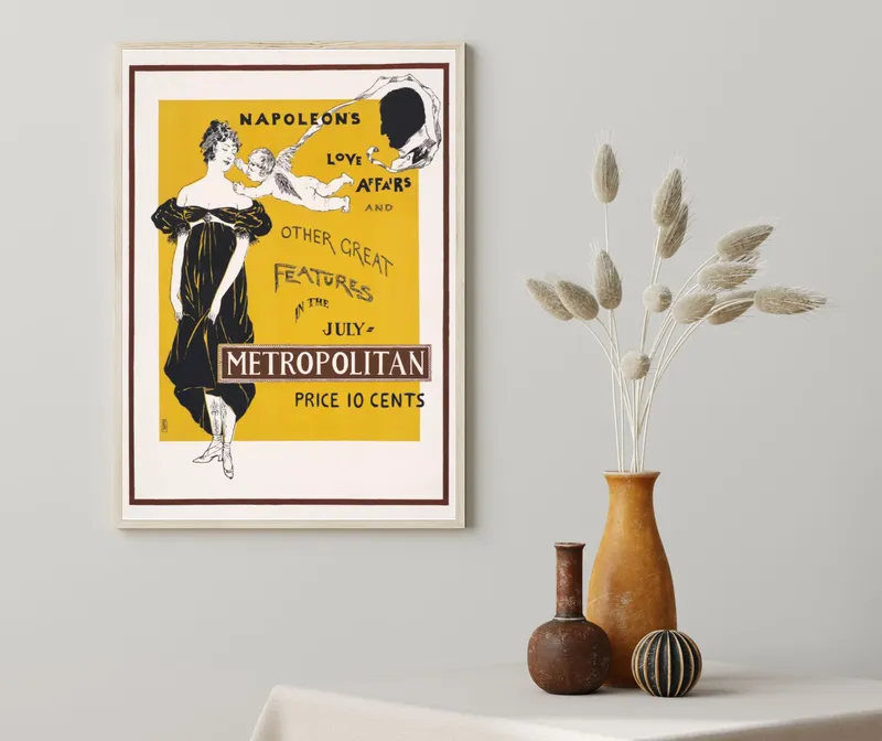 Постер «Афиша - Любовные похождения Наполеона» над диваном в гостиной