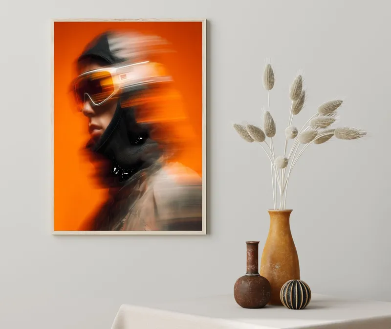 Постер «Динамичный портрет с горнолыжными очками» на стене в офисе